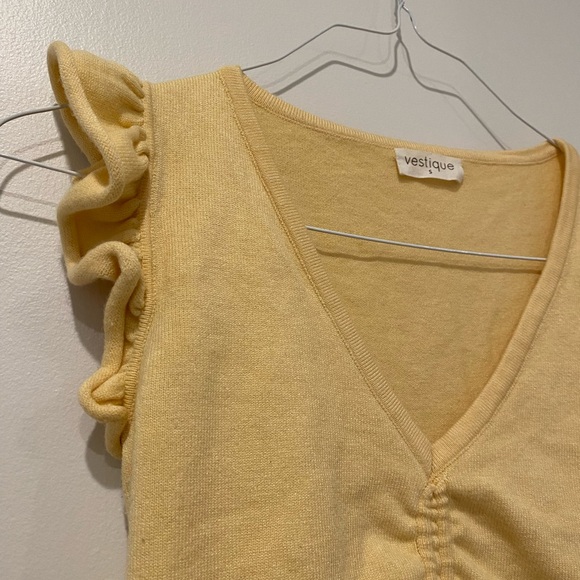 Super soft yellow Vestique summer top, ruffle sleeves - Picture 2 of 5
